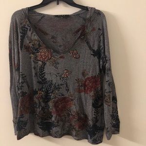 Cute, comfortable, thin “hoodie” with front pocket